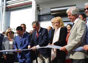 El 7 de mayo de 2018 el corte de cinta oficial fue efectuado por el presidente de la República Tabaré Vázquez, la ministra de Industria, Energía y Minería Ing. Caroliona Cosse, el Intendente de Florida Carlos Enciso y el representante de Hezhong Group Sr. Wang Lu. El presidente del Grupo Zambrano, Sr. César Zambrano participó como orador por videoconferencia. Foto: archivo